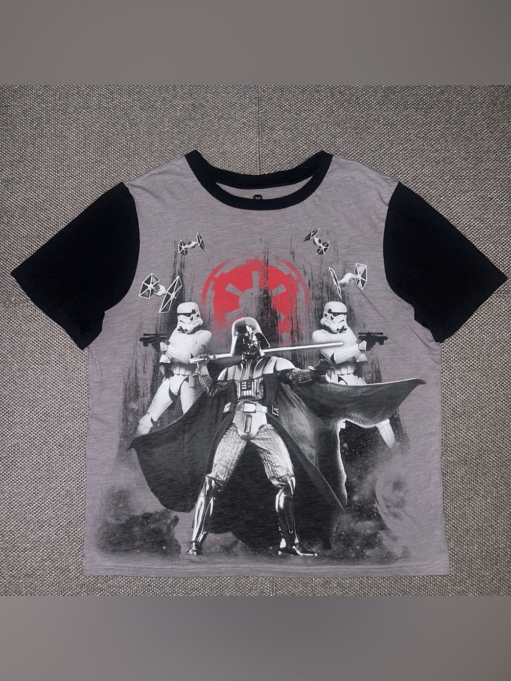 Star Wars Heather Gray & Black Darth Vader Neck Print Tee